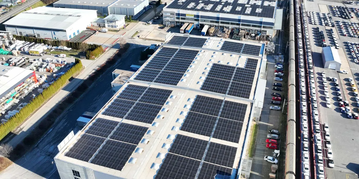 Aufdach-Photovoltaikanlage am JHS-Energy-Standort Kalsdorf