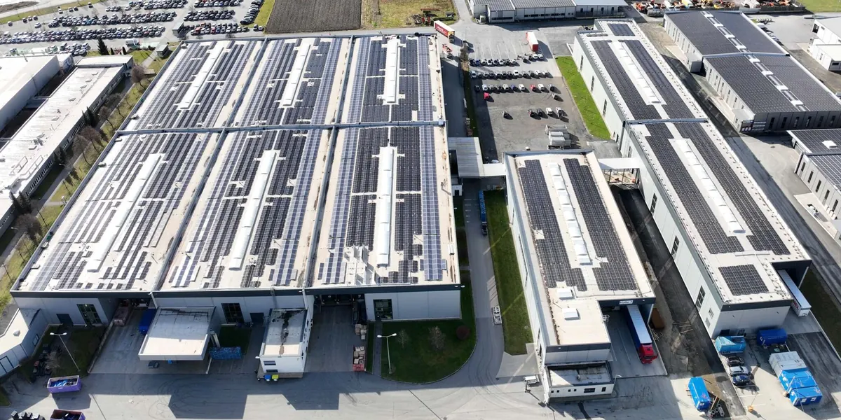 Aufdach-Photovoltaikanlage am Temmel-Standort Ilz