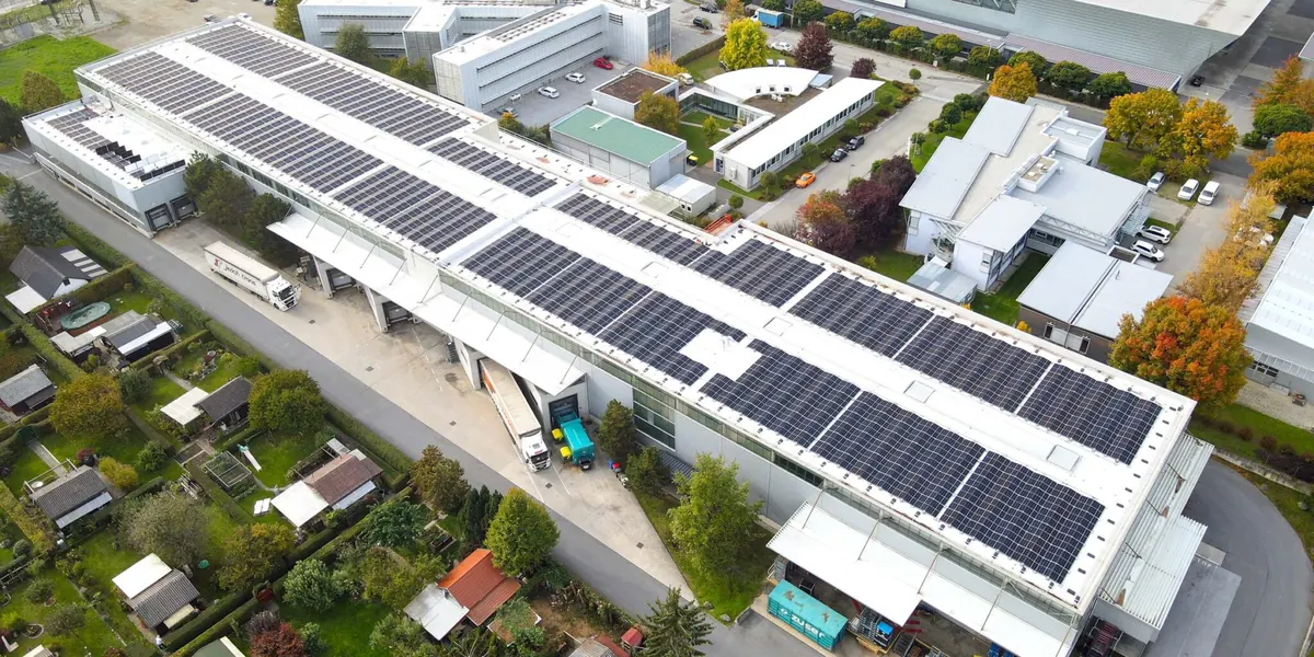 Aufdach-Photovoltaikanlage am Temmel-Standort SC8A in Graz